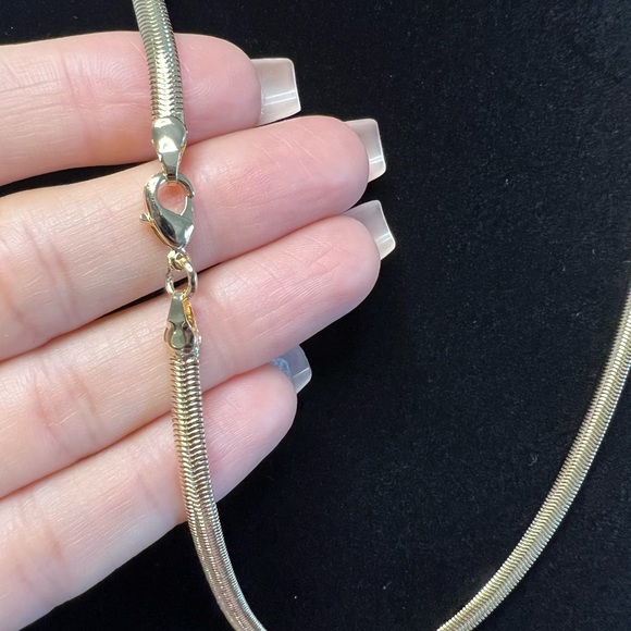 Gold Chain - Picture 4 of 4